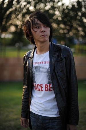 虞洋新歌MV问世 以自游方式诠释《简单朋友》