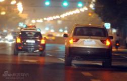 组图:夏雨深夜接袁泉回家二人被曝恋情稳固