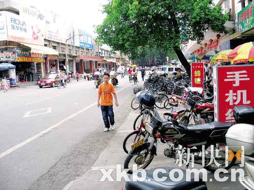 广东平远县纪委副书记驾车失控致2死8伤(组图)