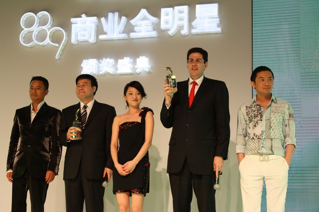 张涵予出席全明星颁奖礼积极推行环保意识(图)