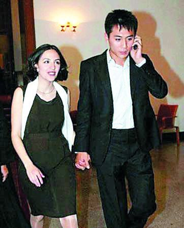 三年前两人高调亮相。