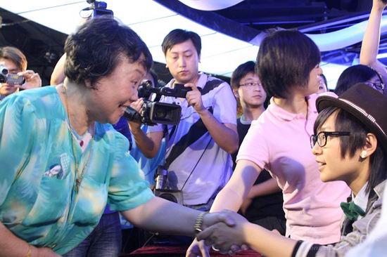 周笔畅不愿与张靓颖比誓以王菲为目标奋斗(图)