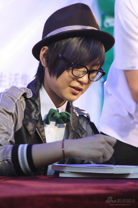 周笔畅不愿与张靓颖比誓以王菲为目标奋斗(图)