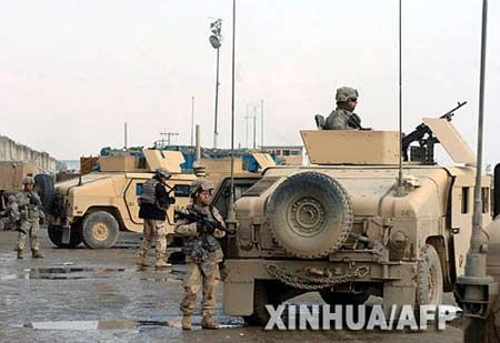 驻阿富汗美军派出武装士兵保护中国工人修路
