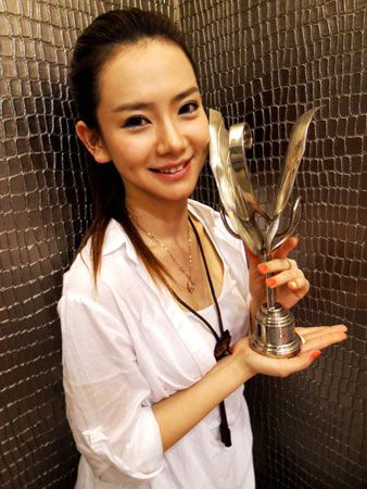 周杰伦蔡依林“夫妻店” 两人奖杯成镇店宝