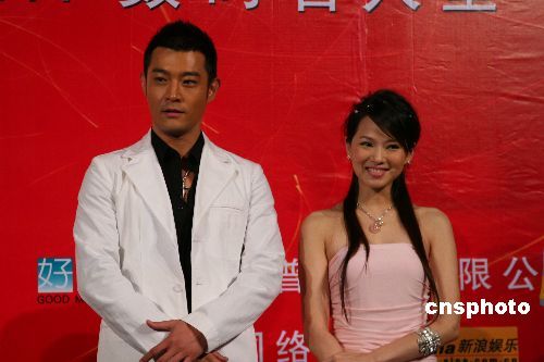黄维德“投奔”伊能静 “牵手门”被指是炒作