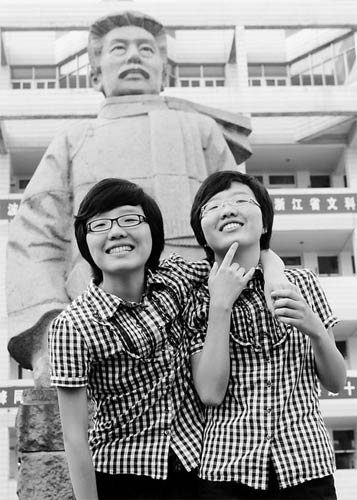 浙江双胞胎姐妹高考考出同样分数(组图)