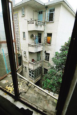 女生为提高成绩买聪明药 被母批评后跳楼(图)