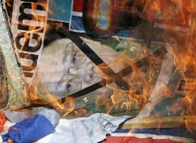 韩国爆发大规模反朝鲜游行示威活动