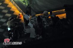 刘烨北京举行法式婚礼妻子秀红旗袍(组图)