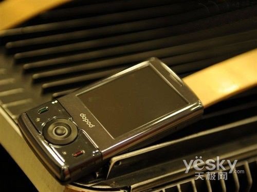 超薄商务主打机 多普达C750只需1499元