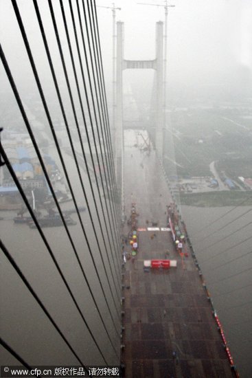 上海闵浦大桥主桥合龙创三项国际纪录(组图) 上海闵浦大桥主桥合龙创三项国际纪录(组图)