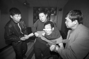 家族式犯罪团伙胁迫未成年少女卖淫(图)