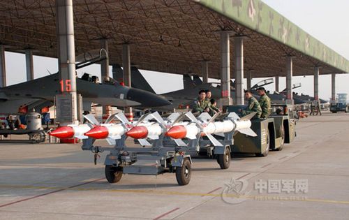 美媒:美军F-22和F-35根本无法压制中国战机