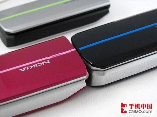 CDMA制式时尚新机 诺基亚2608三色图赏