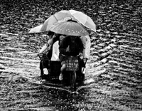 昆明强降雨8小时 立交桥20分钟水涨40厘米(图) 昆明强降雨8小时 立交桥20分钟水涨40厘米(图)