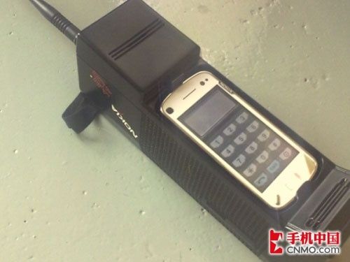 雷人恶搞 N97全副武装变身超级大哥大