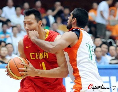 易建联16分统治篮下 中国男篮121-49狂胜印度