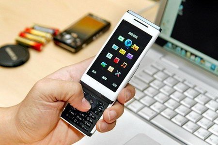 索尼爱立信触屏Aino将开卖 定价5000元