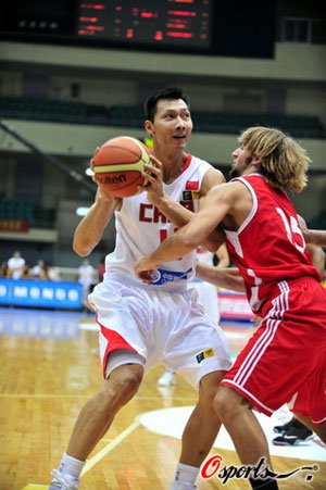 阿联两双孙悦末节11分 中国男篮82-59阿联酋
