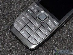 金属纤薄智能机 诺基亚E52逼近2000关