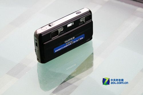 首款3D数码相机 富士W1真机精美图赏