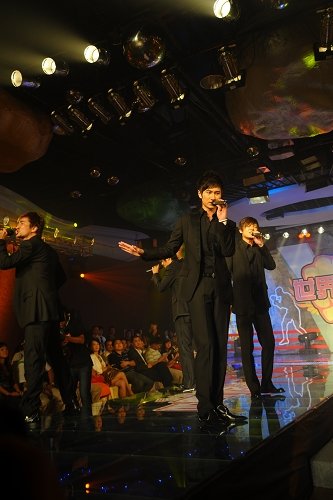 央视新频道启动 风云组合帅气亮相获满堂彩(图)