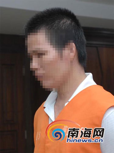 女子砍下情敌头颅 听判死刑瘫倒在地(组图)