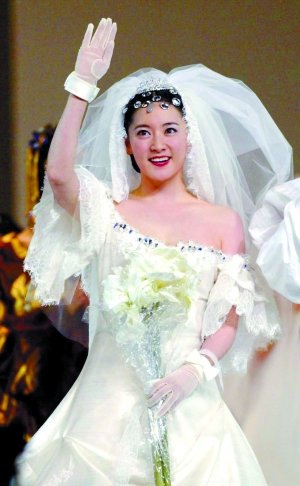 李英爱美国闪电结婚 新郎为55岁美籍韩侨企业家