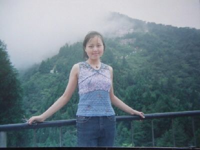 美女教师烧伤不成人形 战胜病痛重回讲台(图)