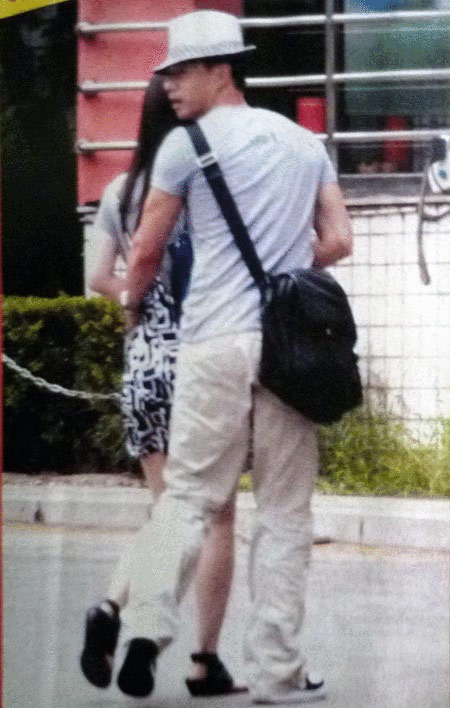 段奕宏携凸肚女友看房 传年初已经结婚(组图)-