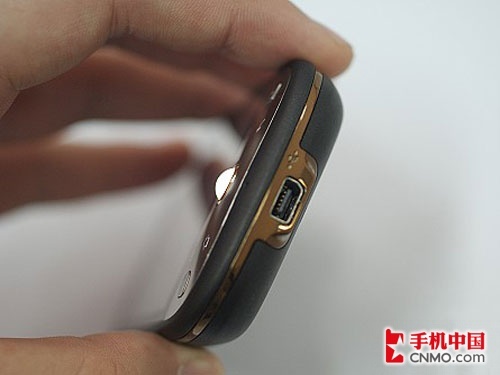 c 200 l有专门的充电接口吗 2813641_699226.jpg