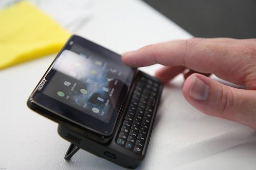 革新之作 诺基亚新旗舰N900真机解析