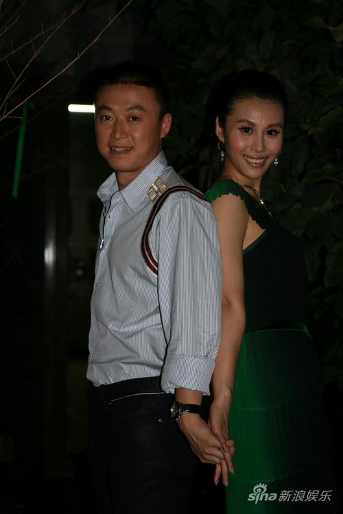 组图:马琳与女友张一爱巢曝光甜蜜情侣晒幸福