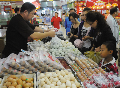 玉米价飙升带动哈尔滨肉蛋涨价 最大涨幅每公