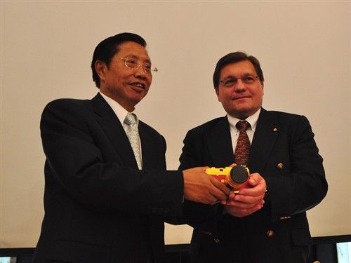 徕卡中国发M9/X1/S2及国庆限量纪念机