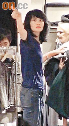 王菲香港闹市血拼李嫣真貌曝光(图)