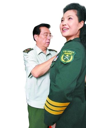 纪念新中国成立60周年 李双江梦鸽夫妇同台献唱