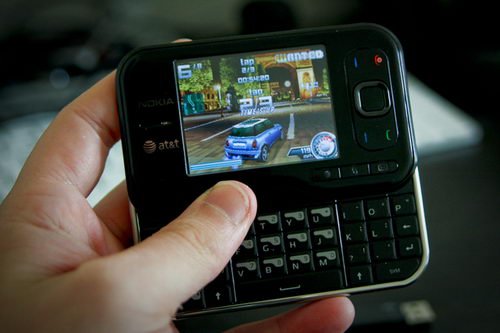 不足2000元 诺基亚侧滑盖6790s真机赏