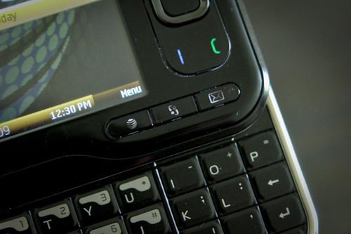 不足2000元 诺基亚侧滑盖6790s真机赏