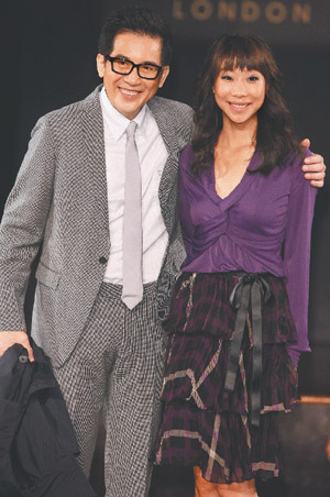 秦汉(左)与胡婷婷一同走秀