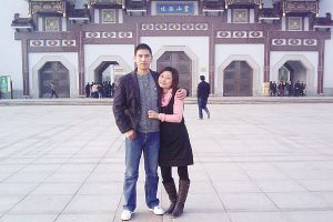 未婚夫参加国庆阅兵 女孩遇车祸隐瞒伤情(图)