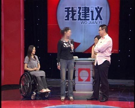 桑兰与小保姆握手言和 亮相央视直面揭丑风波