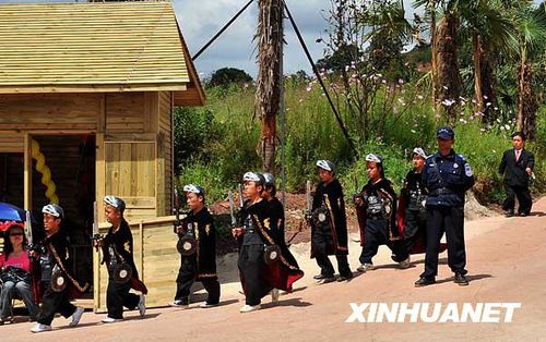 组图:昆明有个“小矮人王国”