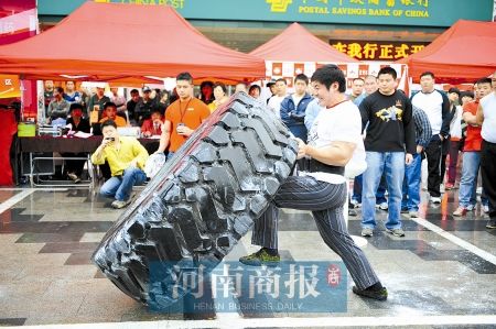 少林弟子荣膺河南大力士 每天都要吃10斤牛肉