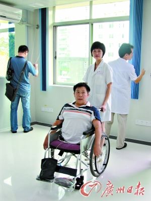 “半截人”开店当形象大使 乐观创奇迹(图)