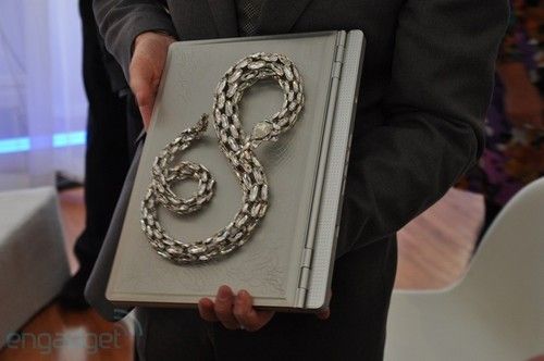 戴尔Adamo本装上施华洛世奇水晶蛇(图)