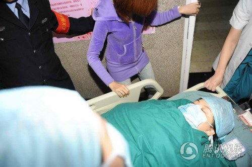 李湘顺利剖腹产下一女 汪涵任泉等好友纷纷祝福