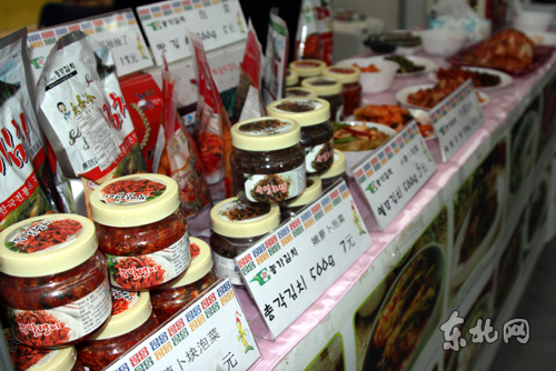 哈尔滨韩国商品展销会琳琅满目 吸引市民目光