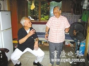 九旬夫妻25年黄昏恋 妻子不见1小时丈夫急哭